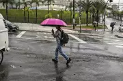 Temporais e alagamentos atingem São Paulo com previsão de chuva intensa no fim de semana