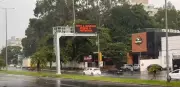 Temporal alaga Escola Municipal Boa Vista em Uberlândia e causa transtornos urbanos