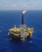 Tensão EUA-Irã dispara petróleo em 20% e reacende alerta global sobre inflação