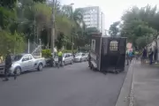 Trailer se solta e atinge entregador em São José dos Campos, deixando vítima ferida