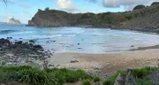 Turista morre afogado na Praia do Meio em Fernando de Noronha sem salva-vidas ou sinalização