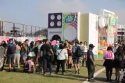 Vale a pena esperar horas por brindes no Lollapalooza? Análise revela tempos e itens