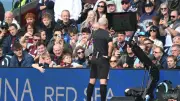 VAR na Premier League: 75% dos torcedores rejeitam tecnologia e pedem seu fim