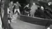 Vídeo flagra policiais federais agredindo clientes em bar de Campo Grande, MS
