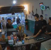 Vídeo mostra Guarda Civil usando spray de pimenta em bar de Cabo Frio, RJ