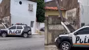 Viatura da PM colide com poste durante perseguição a suspeito no bairro Montese, em Fortaleza