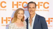 Viúva e filha de James Van Der Beek homenageiam ator no que seria seu 49º aniversário