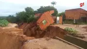 Voçoroca engole casa em Grajaú, MA, após fortes chuvas; moradores alertam para risco