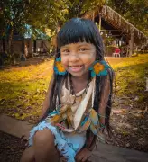 Yandra Mawé, menina indígena de 6 anos, viraliza ao mostrar cultura Sateré-Mawé e mobiliza reforma escolar