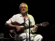 Zé Renato brilha no Teatro Ipanema com show 'Samba e amor' e homenagem aos bambas