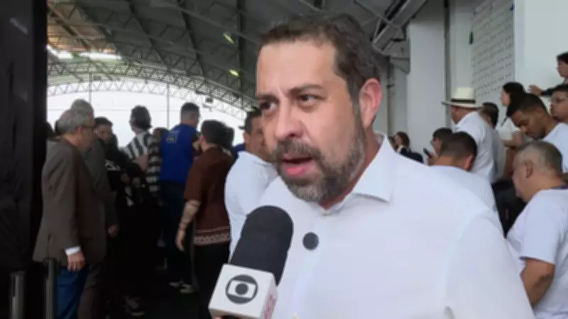 Boulos defende fim da escala 6x1 e diz que governo pode usar projeto de lei