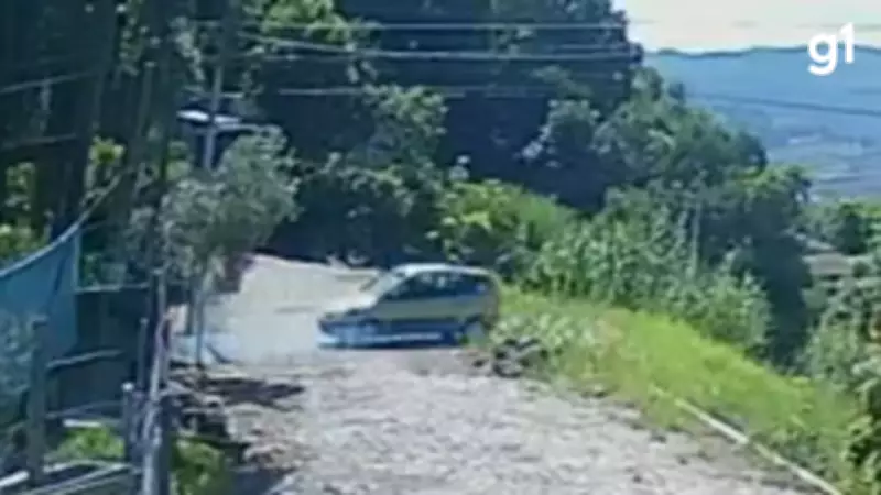 Mulher morre após carro despencar de barranco em manobra trágica no RS