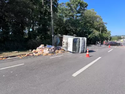 Acidente com 2 carros, moto e caminhão interdita BR-381 em Ipatinga