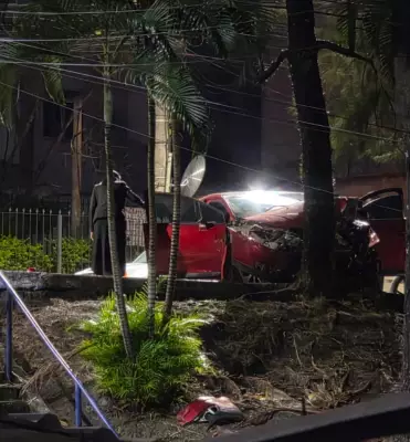 Acidente entre veículos fere homem de 26 anos na Avenida Doutor Nelson em Volta Redonda