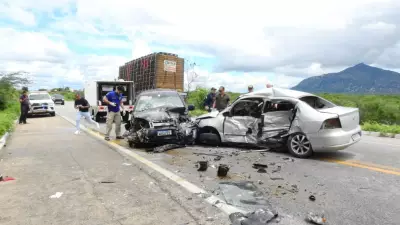 Acidente fatal na BR-222 em Sobral: idosos e criança de 7 anos morrem em colisão frontal