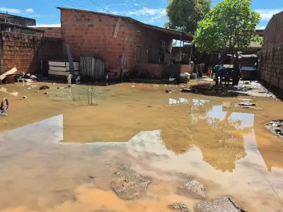 Aposentada chora ao relembrar alagações que impedem obra há 4 anos em Rio Branco