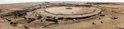 Arqueólogos descobrem templo de 2.200 anos dedicado ao deus Pelúsio no Egito
