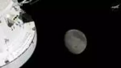 Artemis II: Astronautas restabelecem contato após passagem pelo lado oculto da Lua
