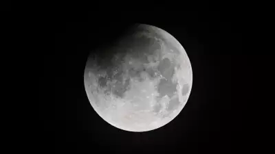 Astronauta emocionada descreve a Lua como 'lugar real' em missão histórica da Artemis 2