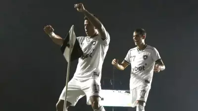 Botafogo vence Vasco em São Januário, sobe para 8º lugar no Brasileirão