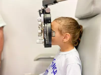 Carretinha da Saúde entrega 19 óculos gratuitos a crianças de Altos e Coivaras no Piauí