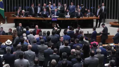 CCJ da Câmara aprova tramitação da PEC da jornada 6x1 para discussão de redução de horas