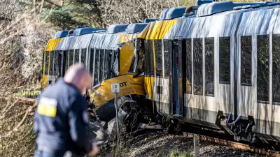 Colisão frontal entre trens deixa 17 feridos na Dinamarca