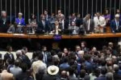 Congresso derruba veto e Flávio Bolsonaro prevê 'fim do governo' Lula