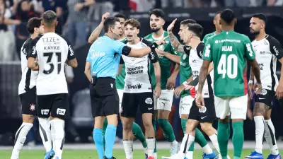 Corinthians e Palmeiras empatam em clássico tenso com expulsões e acusações de racismo