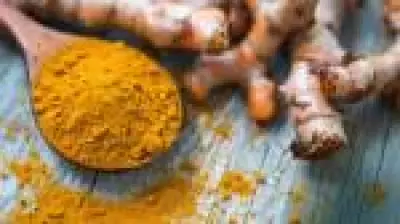 Cúrcuma movimenta mercado milionário, mas suplementos oferecem riscos à saúde