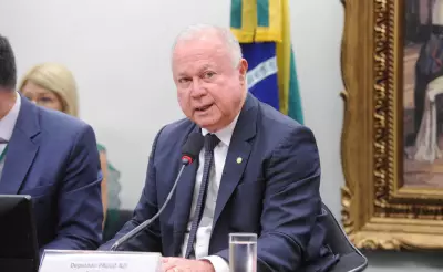 Deputado apresenta relatório favorável à redução da jornada de trabalho, mas votação é adiada na CCJ