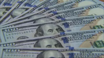 Dólar cai 0,26% cotado a R$ 4,98 com foco em petróleo e desemprego