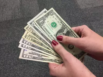 Dólar cai 0,58% e Ibovespa aguarda abertura com tensões no Oriente Médio