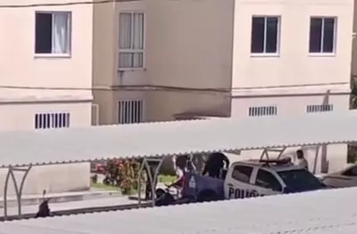 Dois suspeitos morrem e policial é ferido em intenso tiroteio dentro de condomínio em Aracaju