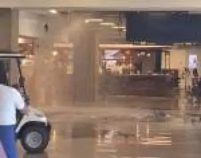 Encanamento rompe no Aeroporto do Galeão e causa alagamento na área de embarque internacional