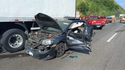 Engavetamento na Via Dutra em Barra Mansa deixa feridos e interdita pista sentido São Paulo