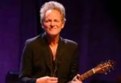 Ex-guitarrista do Fleetwood Mac, Lindsey Buckingham, é atacado com substância misteriosa na Califórnia