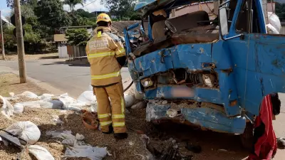 Falha nos freios causa acidente grave em Campos Altos; vítimas resgatadas