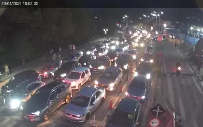 Fila de espera de 3 horas na travessia de balsa entre Ilhabela e São Sebastião