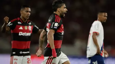 Flamengo vence Bahia e sobe para segunda colocação no Brasileirão