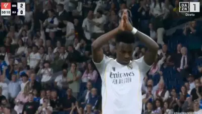 Golaço de Vinícius Júnior e pedido de desculpas marcam vitória do Real Madrid sobre Alavés