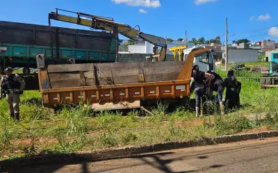 Homem de 50 anos morre após ser esmagado por caçamba que caiu de caminhão em Alterosa