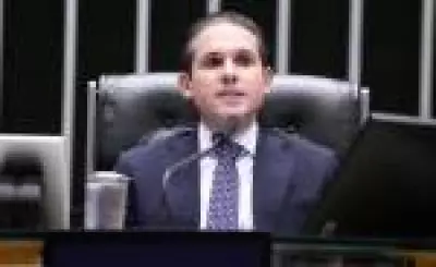 Hugo Motta pede respeito ao Congresso em revisão de penas de golpistas