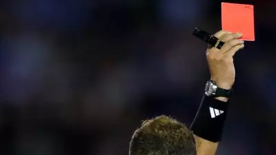 Ifab aprova cartão vermelho para jogadores que cobrirem a boca em discussões