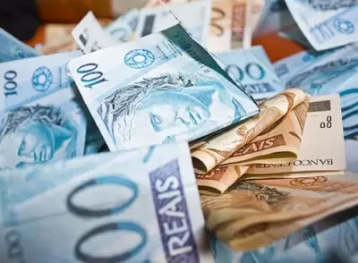 Inadimplência atinge mais da metade dos adultos no Brasil e governo prepara pacote emergencial