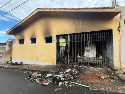 Incêndio destrói casa e carro no centro de Bauru; morador escapa ileso