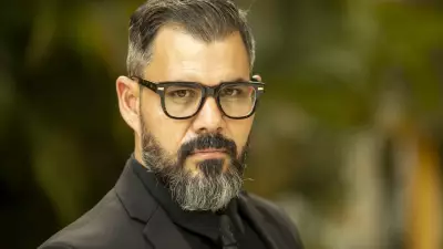 Juliano Cazarré anuncia evento masculino e recebe críticas de colegas atores