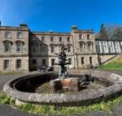 Mansão histórica ligada a Charles III é usada para plantação de maconha no País de Gales