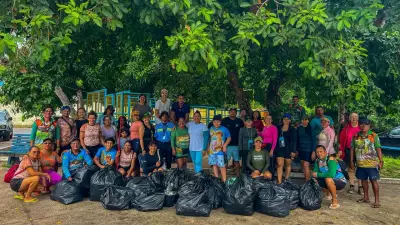 Mutirão de limpeza em Alter do Chão coleta grande volume de garrafas de vidro nas praias