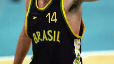 Oscar Schmidt é cremado com camisa da seleção em cerimônia discreta e reservada